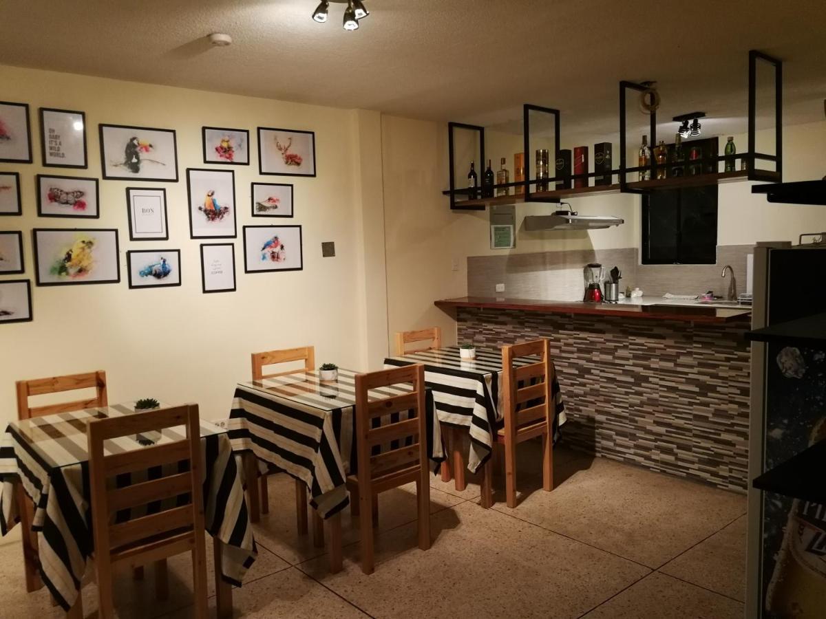 Chapelet Hostal Tababela Eksteriør bilde