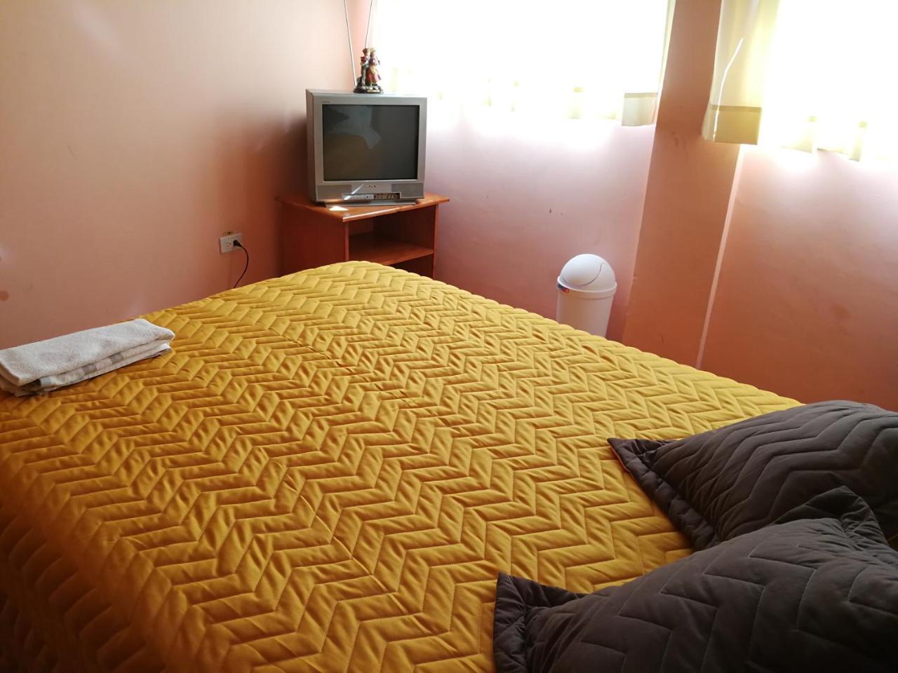 Chapelet Hostal Tababela Eksteriør bilde
