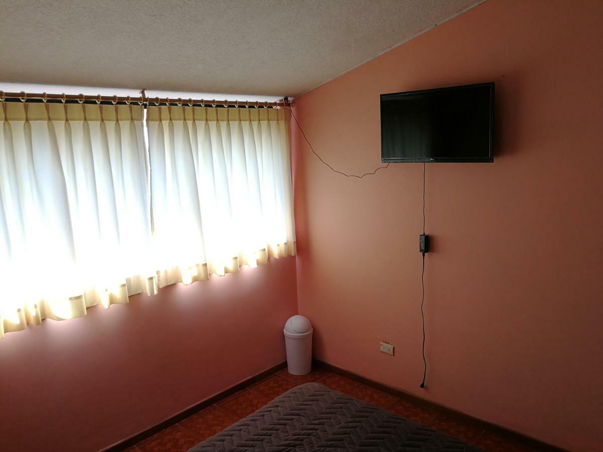 Chapelet Hostal Tababela Eksteriør bilde
