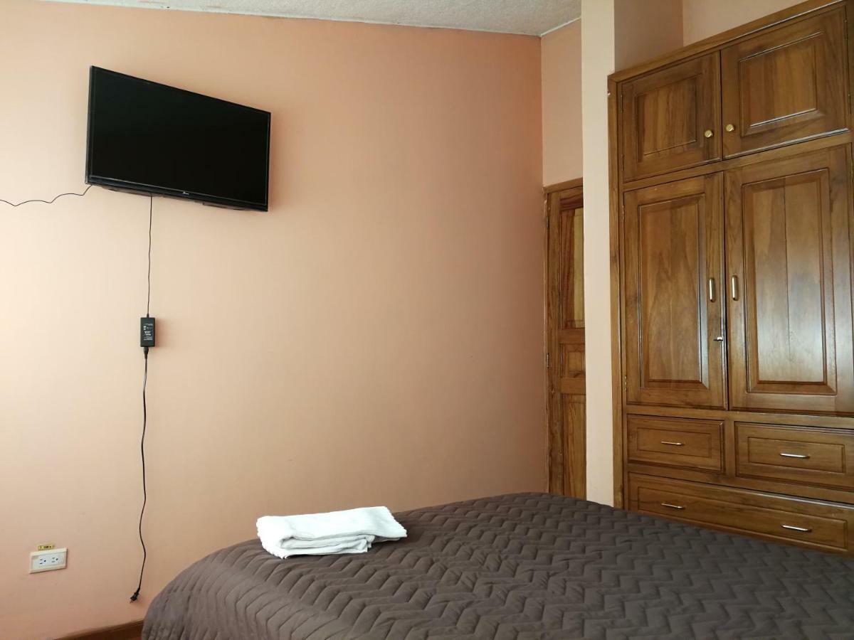 Chapelet Hostal Tababela Eksteriør bilde